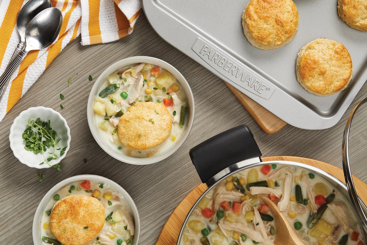 FarberwareCook's tweet photo. #RecipeTip: Upgrading a beloved cool-weather meal this week is as easy as grabbing a sheet pan and a stockpot for this hearty Chicken Pot Pie Soup. https://t.co/qnc4jzEpZD https://t.co/MpmrS1tINW