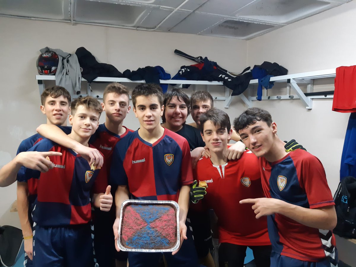 IgualadaHC's tweet photo. 《Equips base 🔵🔴》

Juvenil B 3-3 @CapelladesHC

#baseihc #somhiigualada
#caminemsempreendavant https://t.co/ZUC0Gaq4l6