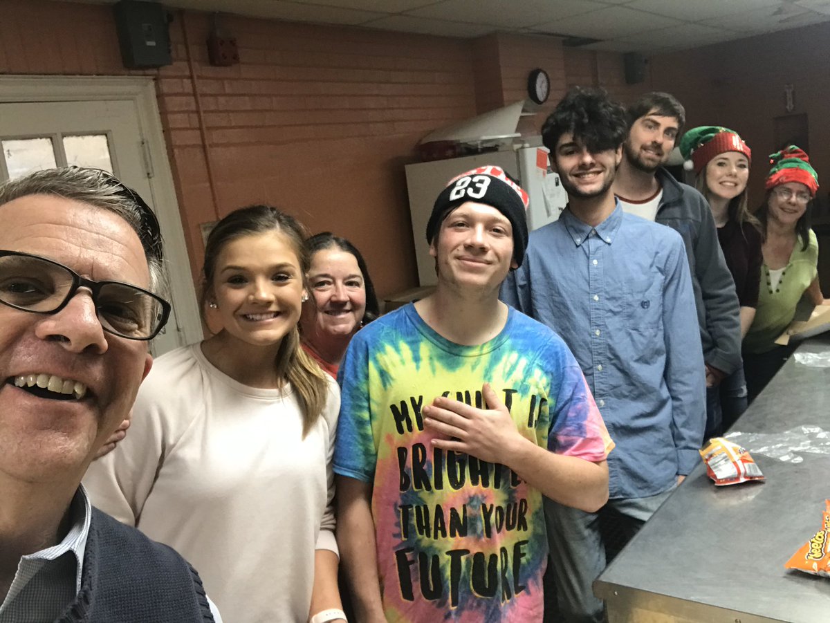 Winnecke2019's tweet photo. Joining young volunteers serving lunch @ Star Neighborhood Association Christmas party https://t.co/hpdDSWiaEj