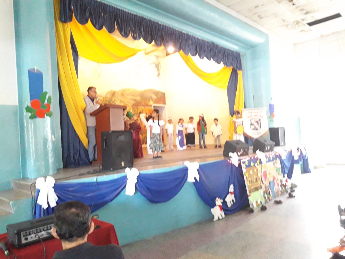 carlosrangelian's tweet photo. #ParrandonNavideño2019 Institucional y Circuital N°3 en la Escuela Nacional Carlos Rangel Lamus Mcpio San Cristóbal Edo Táchira @MPPEDUCACION @fernanblanc @serviots @Crazet2011 @NicolasMaduro @charlychaves @ZonaEducTachira @psuvaristobulo https://t.co/o9jVBH6yUo