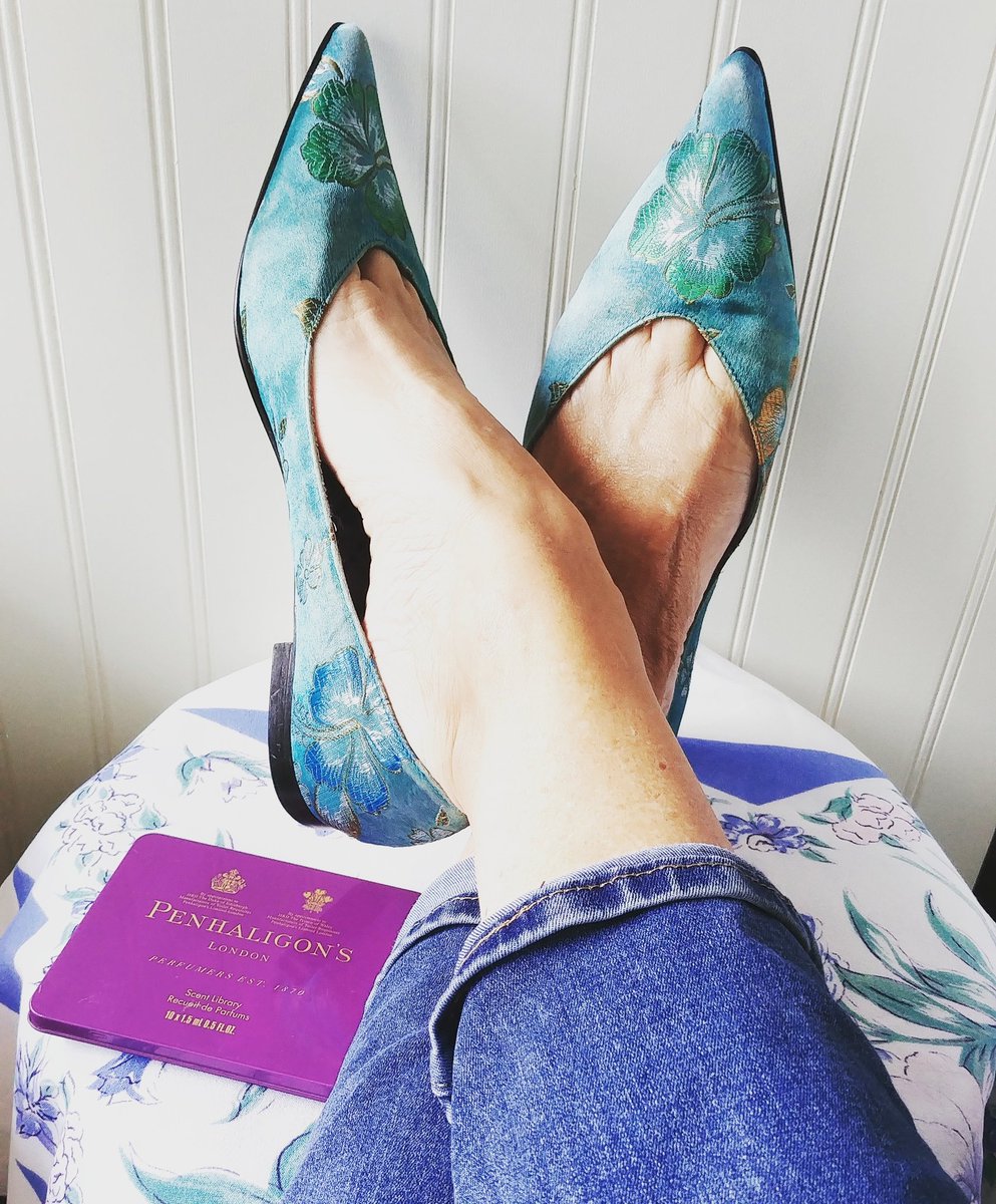 dahlila's tweet photo. Aren't these DREAMY?! #princessmoment 💎👑🍸🛍 https://t.co/QdUqRjomcX