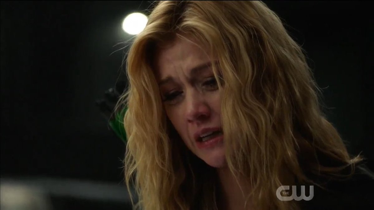 avqryjameson's tweet photo. MY HEART CAN'T TAKE THIS #CrisisOnInifiniteEarths https://t.co/KfCv4lE4fb