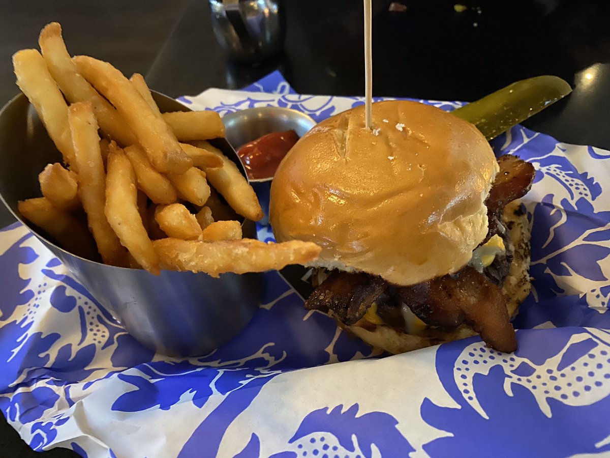 kayhoflander's tweet photo. Cheering for our @Chiefs at a Patriot fan fav spot—Proper 21 in DC. Btw, their “Proper Burger” is a winner! Turns out—Patriots not so much. 🏈😉💪😊🏈#chiefsfanscheerloudfromanywhere #greatrestaurant #wouldgoback https://t.co/iW7ck53Zw9