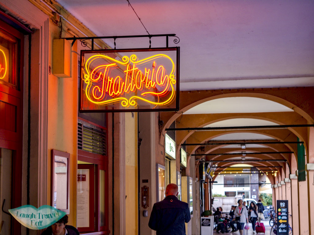 laughtraveleat's tweet image. #Bologna is the capital of the Emilia-Romagna region and one of the most historic cities in #Italy. It is the gastronomical capital of Italy and is famous for its red roofs. Here are some top sights you don’t want to miss:  bit.ly/35dK2ZL