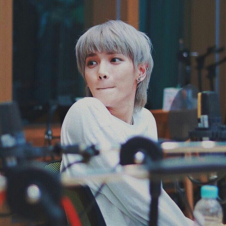 longassrighttt's tweet photo. #getwellsoontaeyong baby 😔✊ https://t.co/34KwjDiLUv