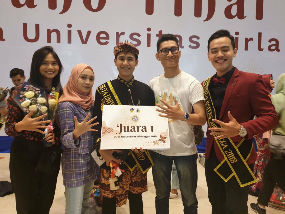 febunair's tweet photo. [Selamat &amp; Sukses]

Selamat atas terpilihnya Jeremia Singgih P (Manajemen, 2018) Duta FEB Unair 2018 sebagai Juara 1 Duta Universitas Airlangga 2019.
Semoga dapat mengemban amanah dengan baik.

#dutafeb
#dutaunair2019
#febunair
#universitasairlangga https://t.co/0U05IulMqm