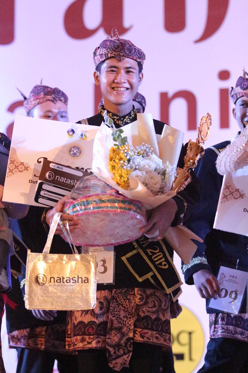 febunair's tweet photo. [Selamat &amp; Sukses]

Selamat atas terpilihnya Jeremia Singgih P (Manajemen, 2018) Duta FEB Unair 2018 sebagai Juara 1 Duta Universitas Airlangga 2019.
Semoga dapat mengemban amanah dengan baik.

#dutafeb
#dutaunair2019
#febunair
#universitasairlangga https://t.co/0U05IulMqm