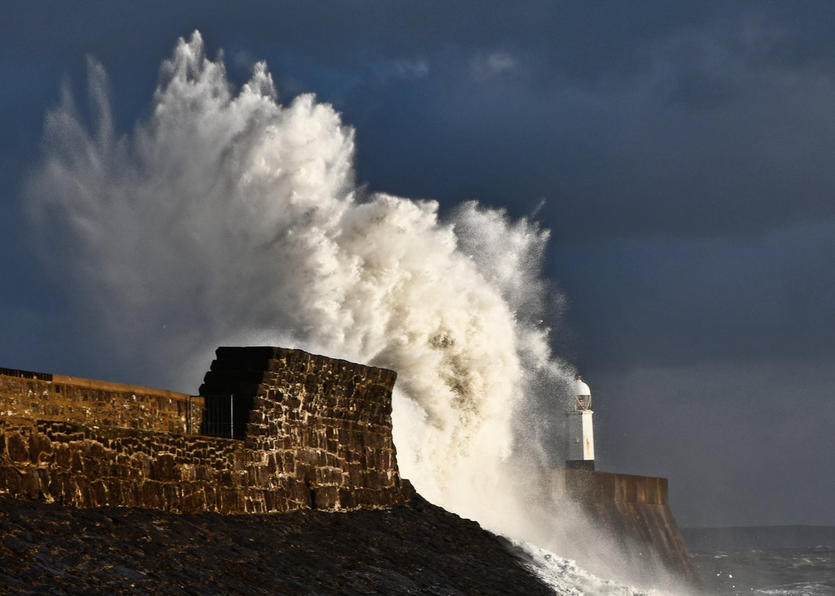 Exhilarating storm watch in Porthcawl this afternoon! #StormAtiyah