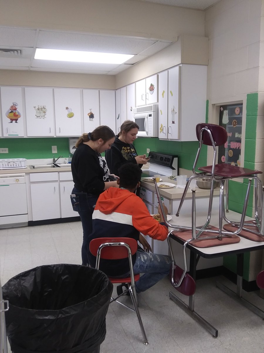 cboyles07's tweet photo. pancakes and scrambled eggs lab https://t.co/v2IT7ilPLd