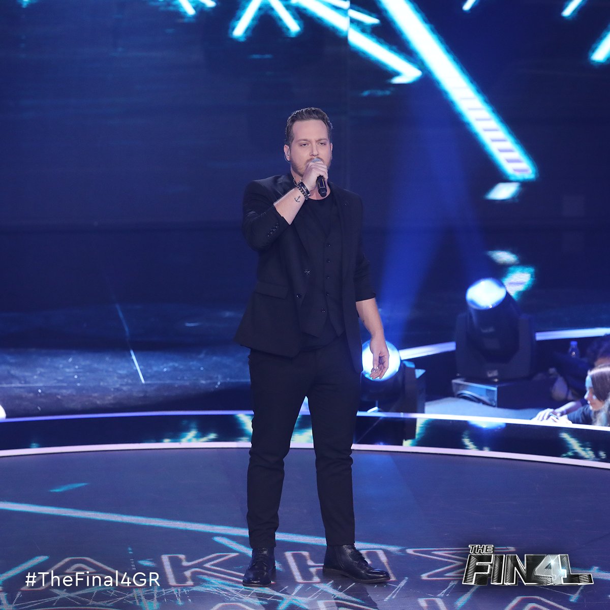 thefinalfourgr's tweet photo. Η κριτική επιτροπή επέλεξε τον Σάκη Καραθανάση να είναι ο νικητής αυτής της μονομαχίας. Συγχαρητήρια! https://t.co/mdzIyzFvD2