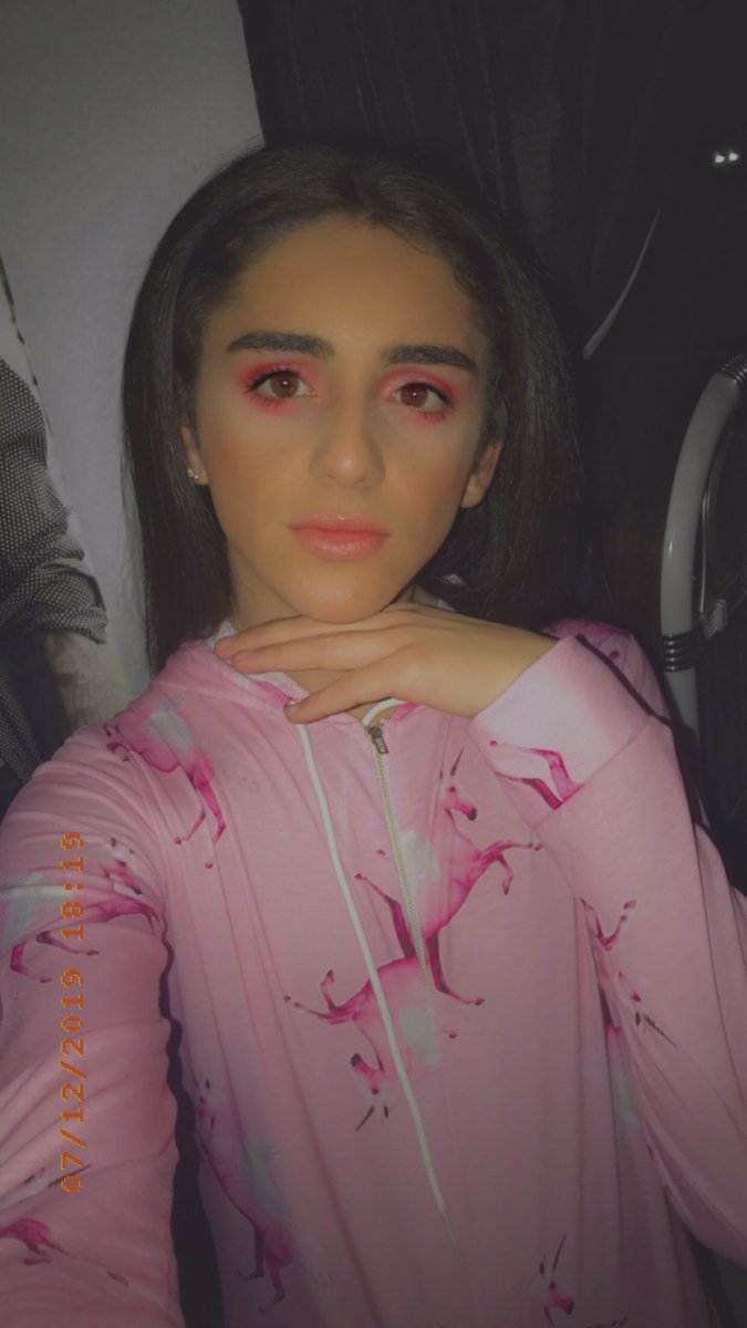 The Date Night Eyeshadow Palette 🎨

(Product by: <a href="/Chloe_GShore/">Chloe ferry</a> <a href="/ChloeFCosmetics/">ChloeFerryCosmetics</a>)

Pink x Pink Glitter Shade