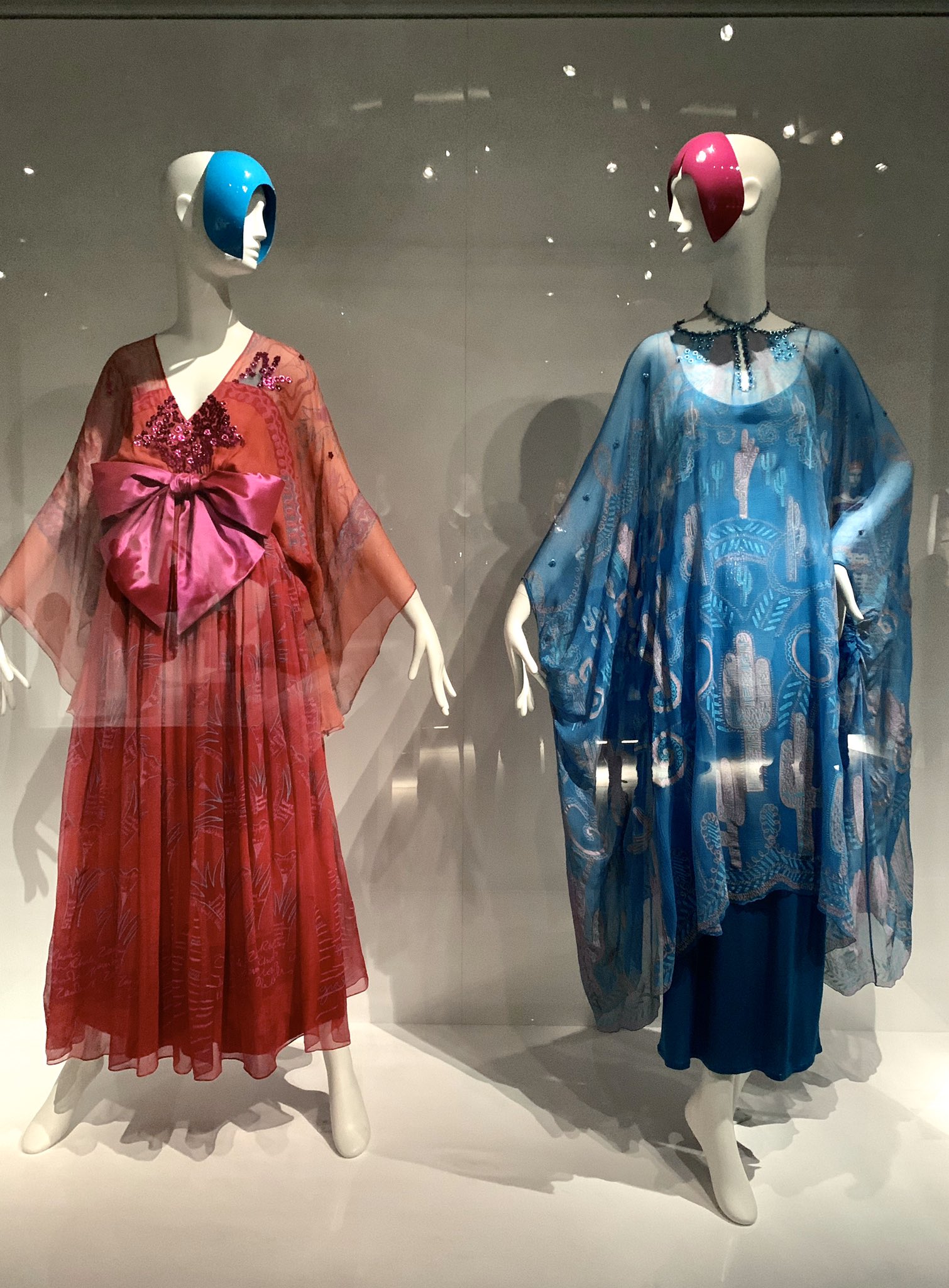archivealive on X: ”The Message is the Medium: Fashion That Speaks”  gallery of “In Pursuit of Fashion: The Sandy Schreier Collection”  highlights contemporary post-WWII fashion w/ designs from Stephen Sprouse,  Chloè, Patrick