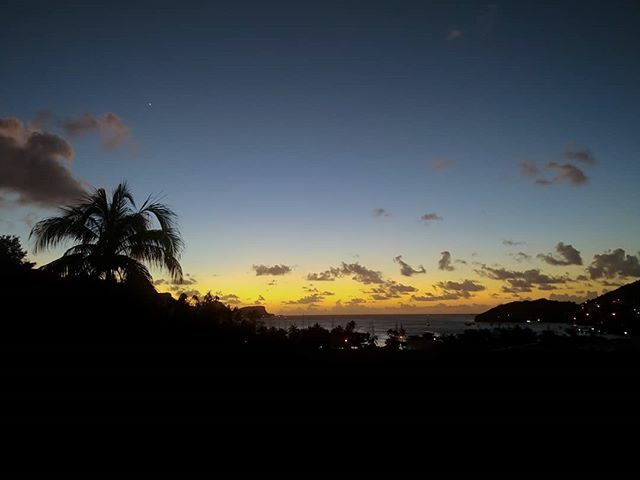 CloudIslandM's tweet photo. I live where you vacation! #sunset in #paradise #nofilterneeded https://t.co/lbZtHI3F2c https://t.co/ujLpctegQg