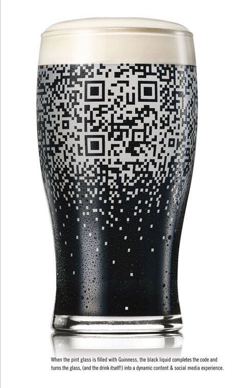 ギネスの黒ビールを注ぐとQRコードが読めるデザインのグラスがあるらしい.

特定のものと組み合わせることで機能する広告って,謎解きしてるようで楽しい.

とはいえコーラやアイスコーヒーでもいけそう. 