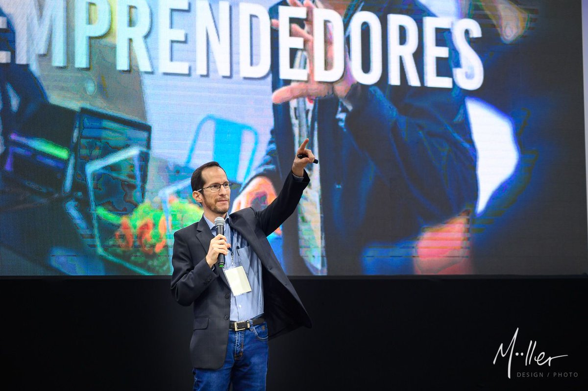 mullercardenas's tweet photo. Ayer compartimos algunos conceptos de la importancia del diseño de experiencia de usuario en el @DataJamEc. Como siempre las fotos de @stefiemc! - parte 1

#datajamEc #fintech #charla #guayaquil #ux #UserExperience #uxdesign @i3labespol @espol https://t.co/U24sU0V7OV