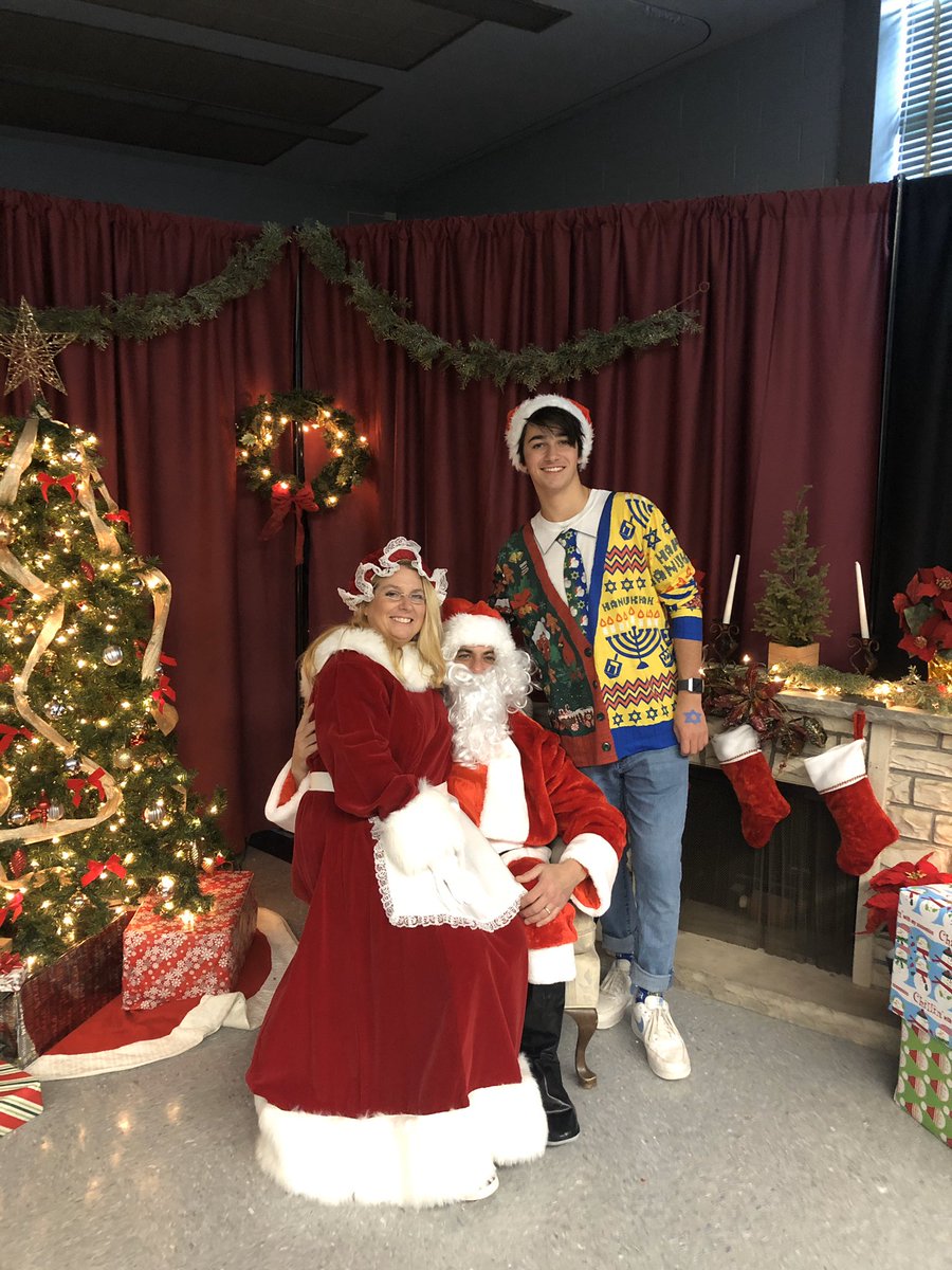 dna332's tweet photo. Mepham’s 1st Winter Festival  over 100 families showed up @MephamHS @FapaMepham @BM_Broadcasting @bmchsd @MephamArt @NBUFSDPride https://t.co/96UPxQuRwe