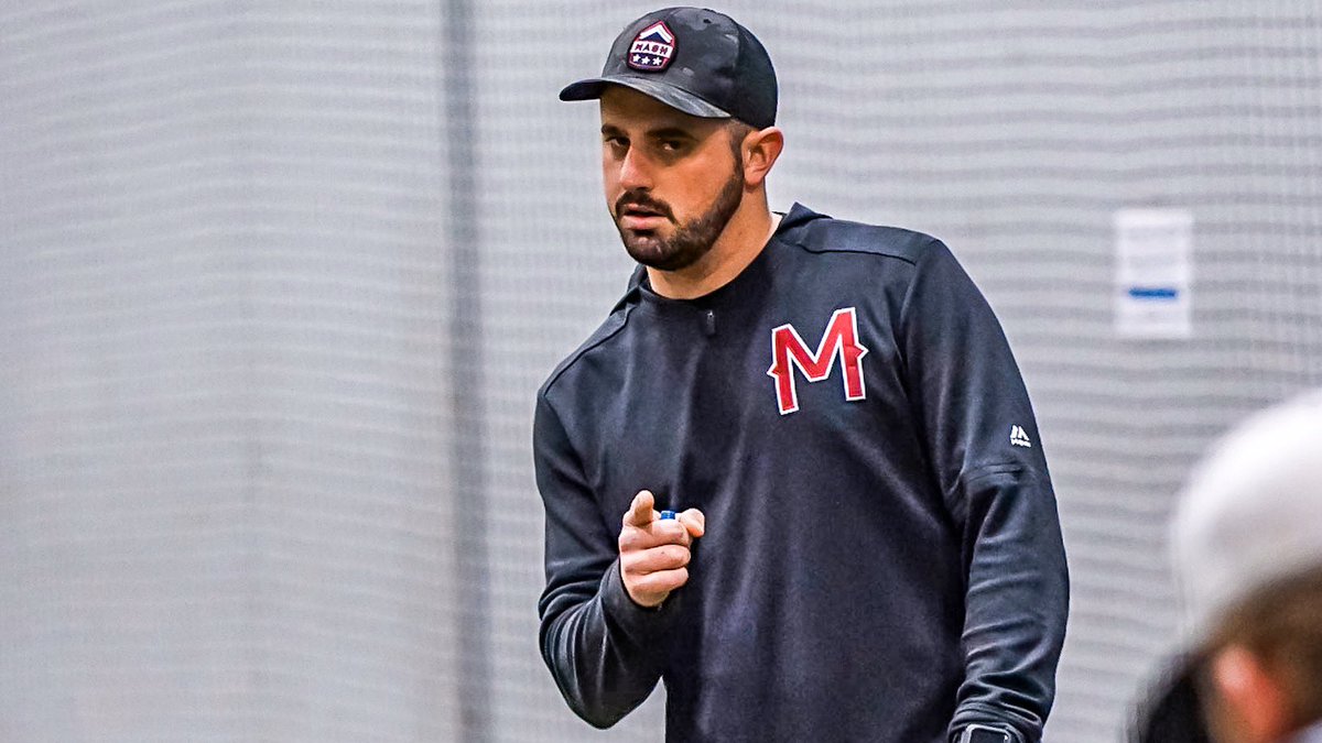 MASH__BASEBALL's tweet image. Coach Zimmer when he passes Mike Hughes on the way out of the stadium 😎👀👉🏻 #1Minnesota #SKOL