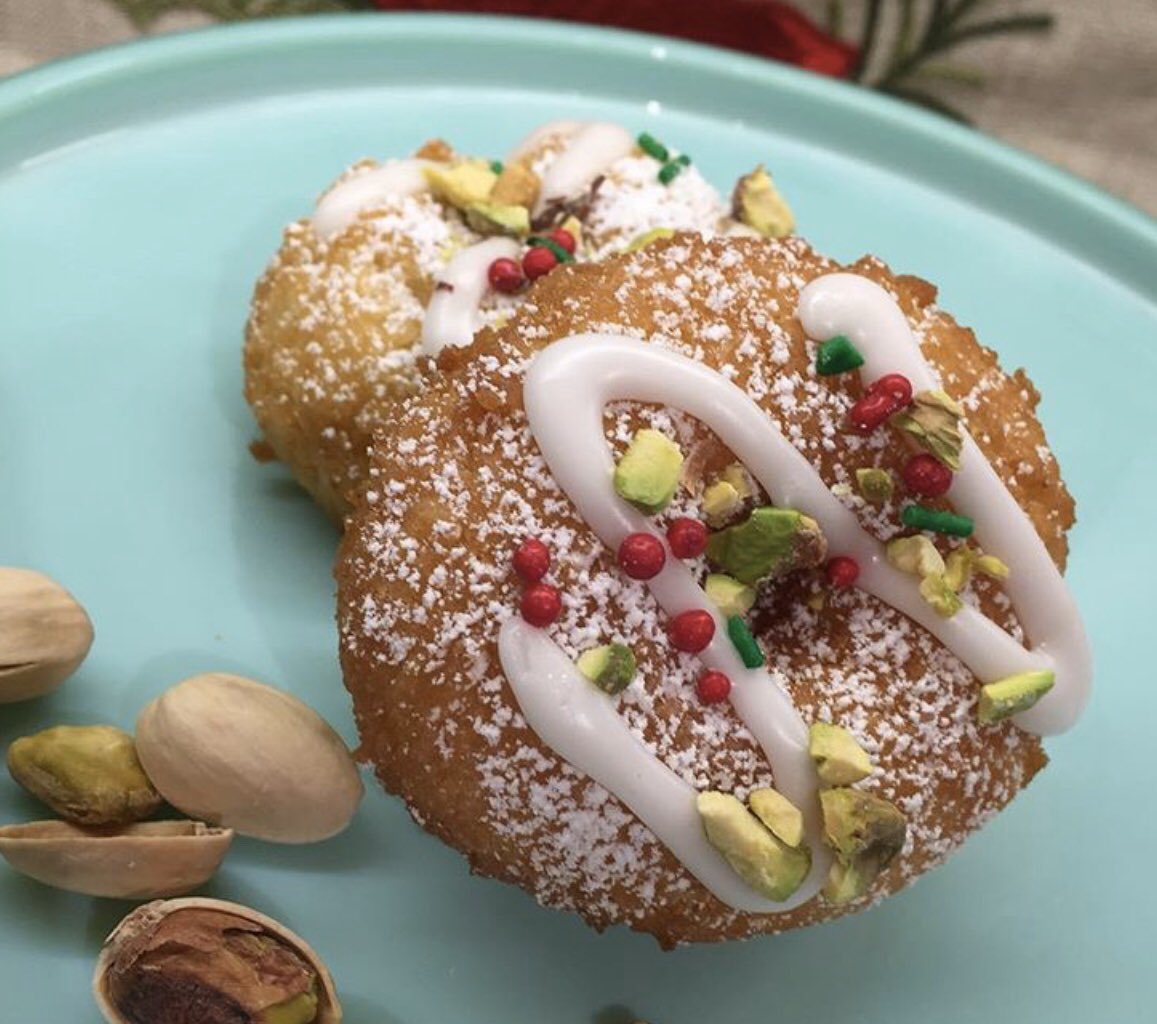 MushypeaJane's tweet image. My favourite holiday “ Fry Up “ 🎄👌😁🍩 My Pistachio Cream Filled Festive Donuts #12DaysOfHB #Day6  did you see this @PDeichert ❤️❤️❤️❤️🎄🎄🎄#contest