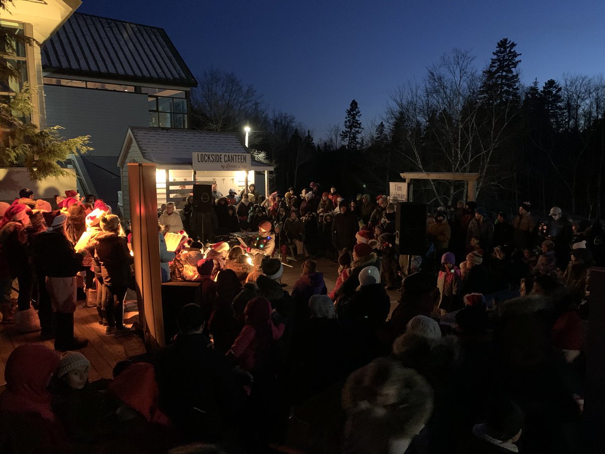 DarrenFisherNS's tweet photo. What an incredible night. The annual 🌲 lighting at Shubie Park was sooooo much fun! Thanks to all who came out and for all who helped organize this awesome Community event! #coldbutfun largest crowd yet! Great job @TonyMancini_NS on the Fireworks too! @HFXThunderbirds #Bolt https://t.co/pWDWAF0fmm