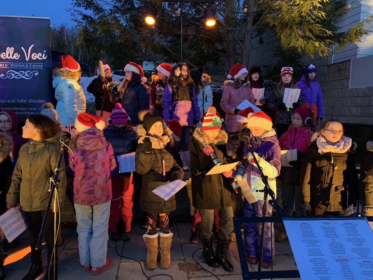 DarrenFisherNS's tweet photo. What an incredible night. The annual 🌲 lighting at Shubie Park was sooooo much fun! Thanks to all who came out and for all who helped organize this awesome Community event! #coldbutfun largest crowd yet! Great job @TonyMancini_NS on the Fireworks too! @HFXThunderbirds #Bolt https://t.co/pWDWAF0fmm