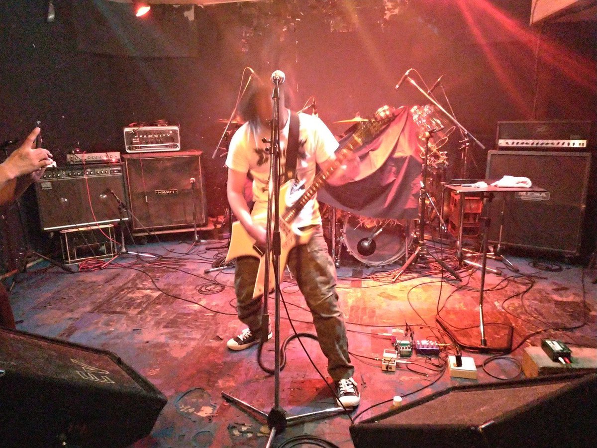 PARASITARIO tweet media