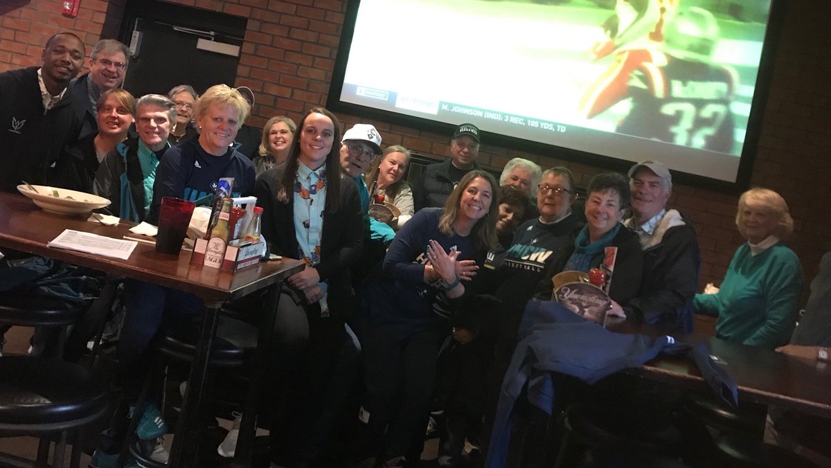 KBarefoot10's tweet photo. Rome wasn’t build in a day! A few @UNCWwomenshoops FANS reminded me of that today! Extremely Thankful for the village of support! #BounceBack #VisionFocused #LoveOurFANS 🦅🏀 https://t.co/DvxGU3WteR