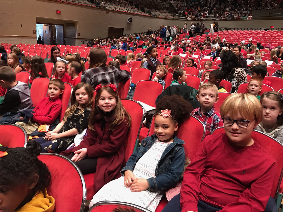 HowlandLocal's tweet image. This past Friday students in grades first through fourth were treated to a special holiday performance at Packard Music Hall.
