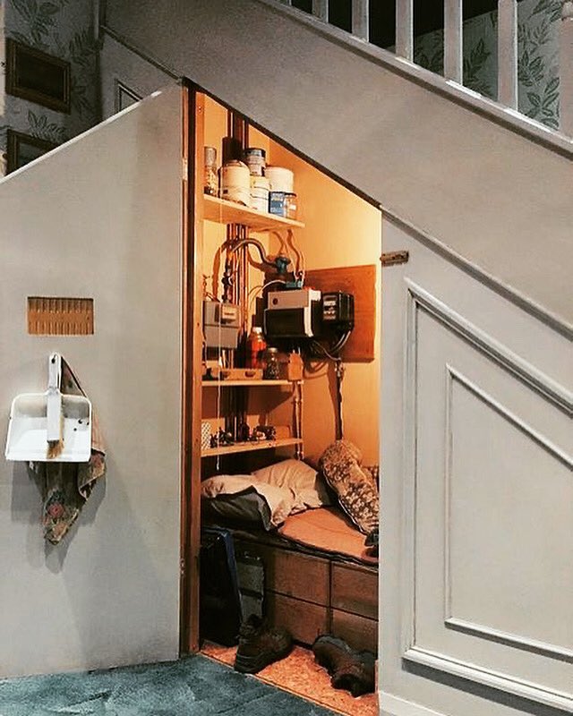 <편지 쓰는 비밀의 방> 월요일부터 목요일 1시부터 5시까지 문을 열어요. 낮시간이 자유로운 사람들 전용입니다. 편지지와 봉투, 우표가 준비되어 있고 일일 1회 우체국에 편지를 보내집니다. (머글 속 조용히 살아가는 마법사분들 우리가 모일 때가 되었습니다.)
