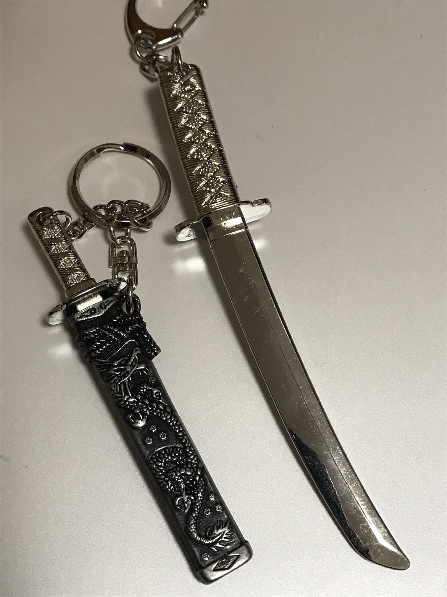 ゆるや 昨日は京都の観光地のお土産屋さんで 超かっこいいキーホルダー入荷しました 開封して気付いたけど キーホルダー6種類とストラップ2種類 薙刀とくない 今どきストラップも売ってるんだねえ 抜刀状態は夜にでも撮り ゆるや 昨日は京都の観光地のお土産屋さんで 超かっこいいキーホルダー入荷しました 開封して気付いたけど キーホルダー6種類とストラップ2種類 薙刀とくない 今どきストラップも売ってるんだねえ 抜刀状態は夜にでも撮り