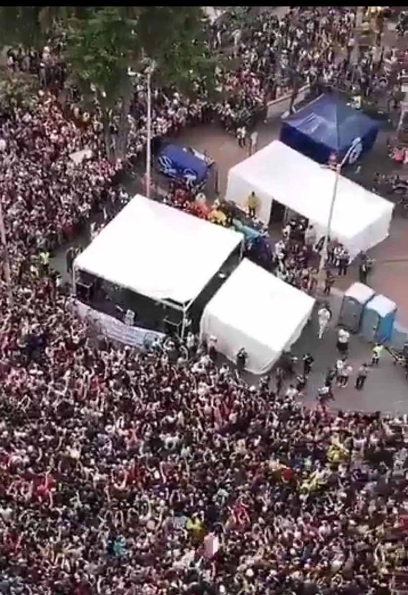 GabbyG1l's tweet image. Oye @NancyPatricia_G  #SiPudimos somos más los q estamos en las calles y queremos construir la nueva Colombia, los que nos cansamos de este mal gobierno. Y mi querido @Arias_Ricardo, sí, somos los que queremos incendiar el país con amor, somos un mar de fueguitos #cantoxColombia