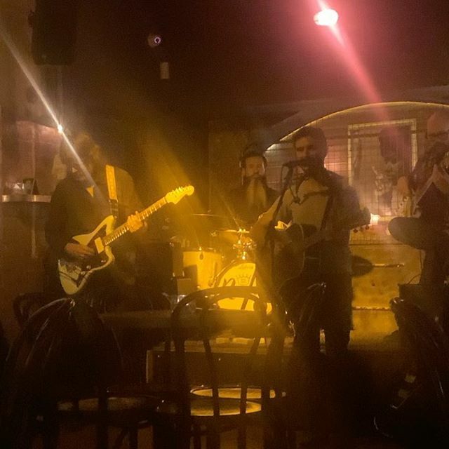 JacobXCMusic's tweet photo. Fun gig last night with @bluesroulette @johnnytesoriero and @jarrodshawmusic. Thanks @lilli_cole for the clip. #bluesjam #jazzmaster Watch #Instavideo:https://t.co/MbXWEDsFx9 https://t.co/hEg3XfGMhy