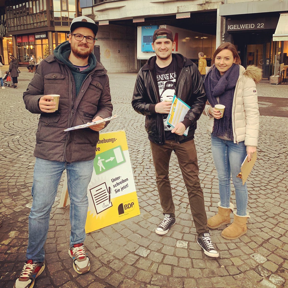 jbdp_ag's tweet photo. ...schon unterschrieben? @Amtsenthebungs1  @aargauer_bdp #amtsenthebungsinitiative https://t.co/lf3DwAJbrR