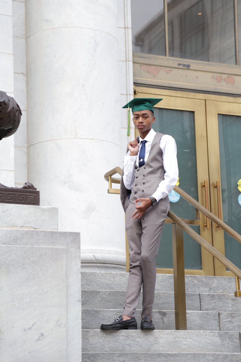 jaden_jack12's tweet image. -Graduated College at the Age of 20💰
-BA in Psychology 🧠 
-Blazer Male Excellence Network Mentor 📚 
-Multicultural Scholarship Program Board Member📚
-Joined the Greatest Fraternity known to mankind 👌🏾♦️
-GPA 3.5 📚✏️

December 14th 9:30 am. Thank You God 🙏🏾