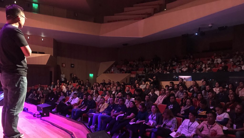 HyenukChu's tweet photo. Día 2 #SHIFT2019 https://t.co/N9kLMONXyY