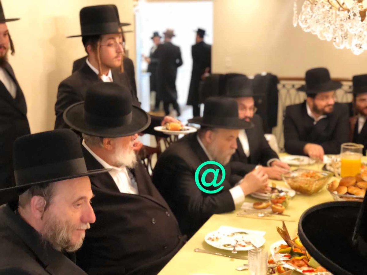HQSatmar's tweet photo. #Satmar Philanthropists gathered today at the house of Mega Philanthropist R’Avrum Brach in Williamsburg and raised $1mm for the #Dushinsky institutions in the #Holyland the event was graced by the Dushinsky Rebbe from #Jerusalem #SatmarDushinsky https://t.co/9VNn8IlXfH