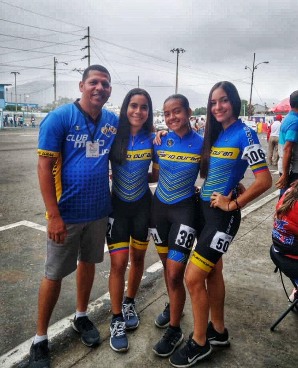 ClubMarioDuran1's tweet photo. El team 🇺🇦CMD🇺🇦 finaliza su destacada participación en el campeonato sudamericano  de patinaje de velocidad  realizado  en Guayaquil-Ecuador🇪🇨 .
Esta vez en categoría mayores. #patinajedevelocidad #patinajedecarreras #sudamericanodepatinaje  #ecuador #sportsnews #sports https://t.co/P5IM2UXq3k