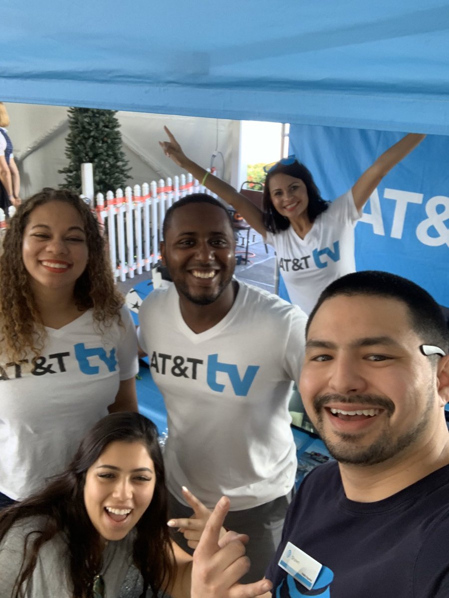 Brian_Rodriguz_'s tweet photo. Miri, Shawn, Alex & Andrea teaming up for a 2 day event at christkindlmarkt Festival! Boynton also 1️⃣1️⃣ 📺’s to complete the day @jemeFL @Sarah_Poole85 @Team_BoyntonBch @One_FLA #onefla #entertainmentfirst #televisonary #boyntonballers #winlocal https://t.co/9tcfEEU4VL