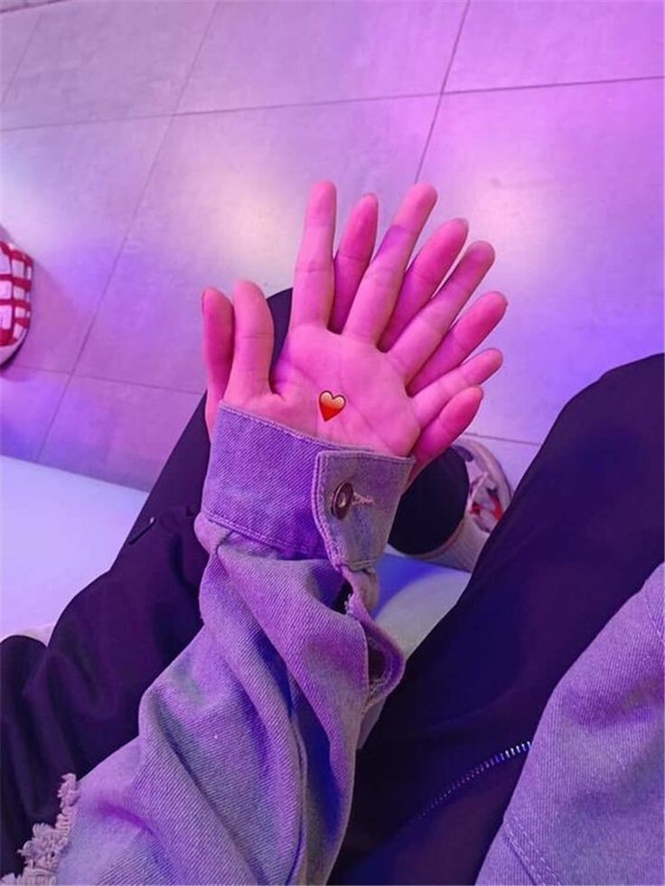 Parabéns, meu amor bom. Espero que tenhas um dia maravilhoso com aqueles que amas. Passamos por muito e ainda assim tu ficas sempre a meu lado. És e sempre serás marcante na minha vida, espero que saibas bem disso. Amo-te imenso mesmo que não o demonstre o suficiente. Bambi. 💛