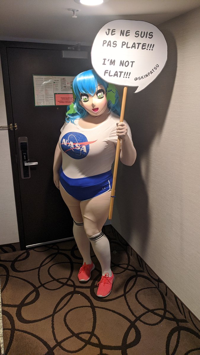 SKinpatsu's tweet photo. My roommate Safaia came with us to #MontrealMiniComicCon #MtlMiniComicCon #MiniComicCon #MiniComicConMontreal
in her Earth Chan cosplay. Ask her about her Thicc Earth Theory π€¨
Didn't get many pics at the con, so have some we took at the hotel. https://t.co/kcLZ3nOhJw