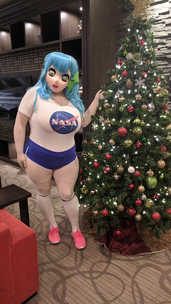 SKinpatsu's tweet photo. My roommate Safaia came with us to #MontrealMiniComicCon #MtlMiniComicCon #MiniComicCon #MiniComicConMontreal
in her Earth Chan cosplay. Ask her about her Thicc Earth Theory π€¨
Didn't get many pics at the con, so have some we took at the hotel. https://t.co/kcLZ3nOhJw