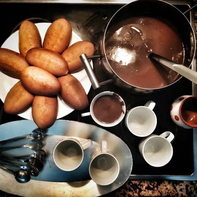 ErlayLuna's tweet photo. No todo va a ser monte...
Tardes de #chocolate y #amigos
#instafood #ricorico https://t.co/sd3wMnQIra https://t.co/qXgjgxZlAY