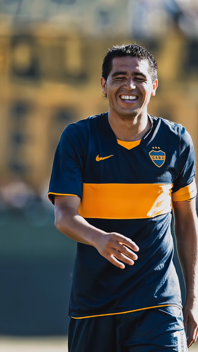 ZeLarvinha's tweet photo. Increíble lo que está pasando en las mesas del Interior/exterior. #VolveRoman Lo que hiciste por Boca no se olvida en la vida. https://t.co/7dEPqFplzo