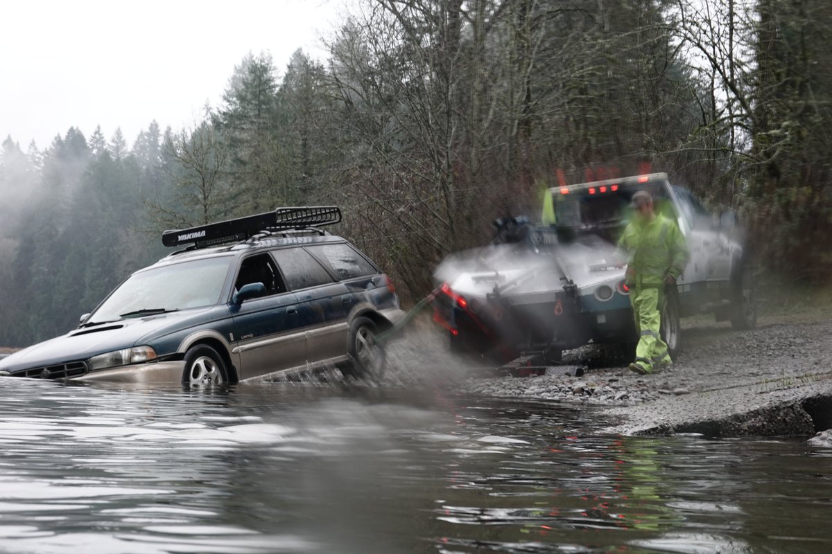ClarkCoDiveTeam's tweet photo. The Clark County Dive Rescue Team responded to the report of a vehicle in the Lewis River near Woodland. Divers located and assisted the CCSO in the recovery and removal by a private tow company. https://t.co/o2eBNVgmLp