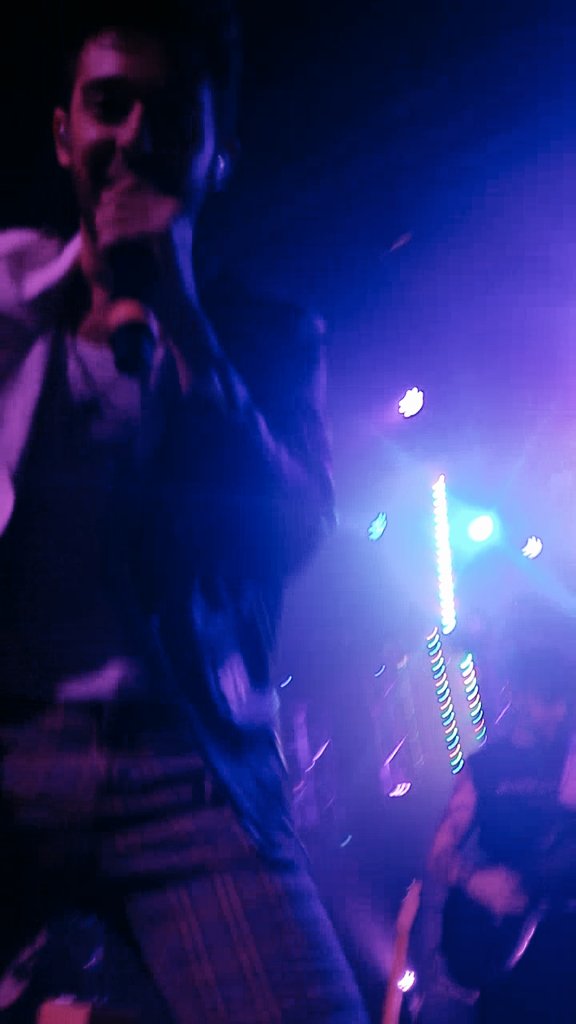 sweettxhs's tweet photo. El show de ayer fue lo más, lo disfruté un montón, me haces tan bien. Además de ser tu primer show, fue lindo vivirlo acompañada con ciertas personitas.Te quiero mucho❤ la rompiste, sos un gran artista y te mereces todo, estoy segura que se viene un gran año para vos @_ruggero https://t.co/tK5HgdVhc7
