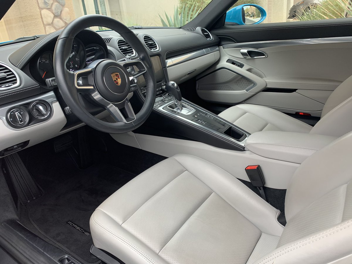 MobilePitch's tweet photo. Always accepting new clients!! #makeitshine #Porsche #LasVegas #professionaldetailing #autodetail https://t.co/yx1tSaUgu7