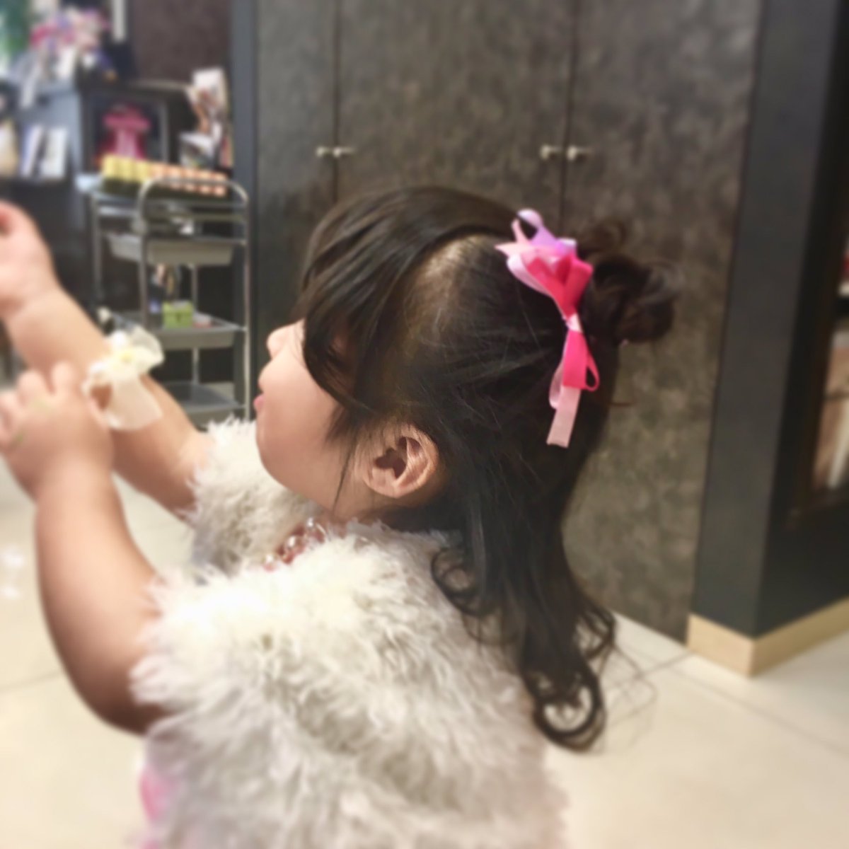 Hair Alouetteヘアアルエット Pa Twitter リトルプリンセス 親子で結婚式 を迎えられ お子様のお支度をさせていただきました 小さくても女の子 自分でヘアスタイルも選んでくれました おめでとうございました キッズ ヘアアレンジ キッズヘア 女の子ヘア