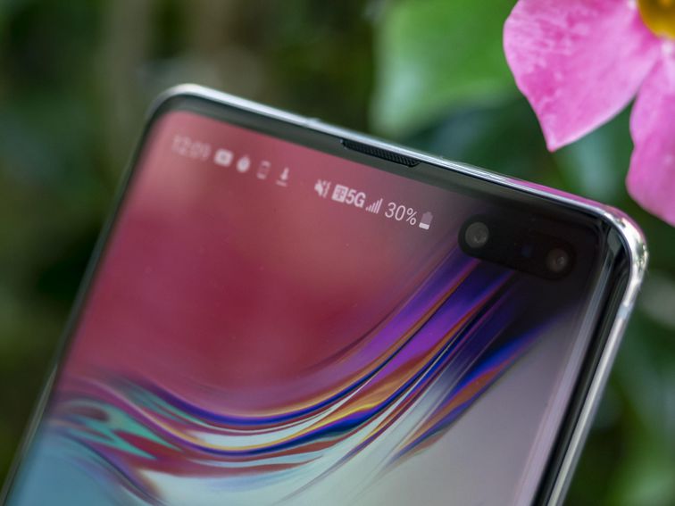 CNET's tweet image. T-Mobile's first low-band 5G phones go on preorder ahead of Friday launch cnet.co/38iI5gd