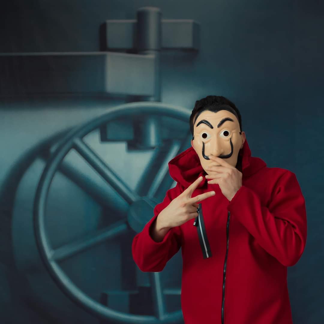 في هذه اللحظة مننسساش العيال بتوع سنة اولي وهما عاوزين يتصورو مع اجدادهم وهما بيتخرجو 😅😅
اجري ياض روح العب بعيد دا انت لسا توتو يالا 😂😂😂
After all, what's more human than the fight for survival 

#Survivors_Of_MFM33
#La_Casa_De_La_Medicina 
#Finalmente_Graduado