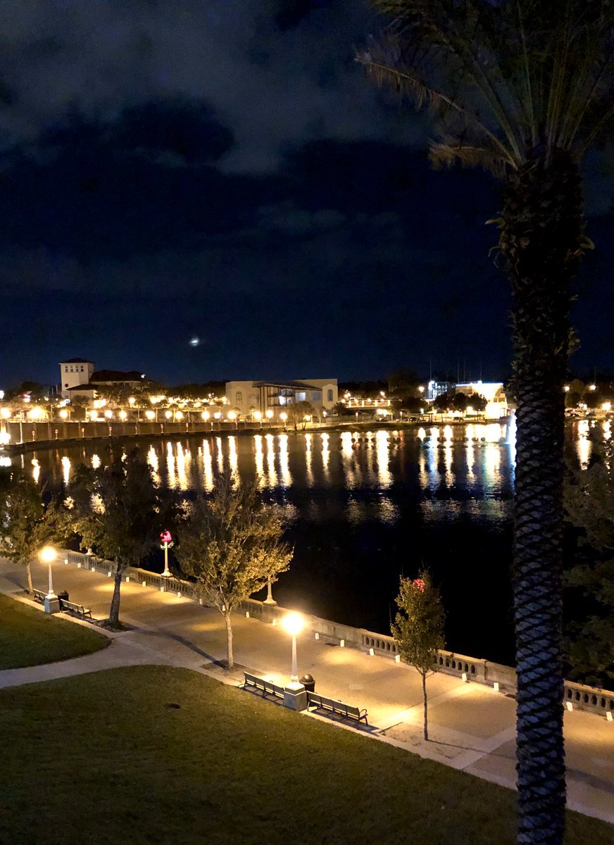 mylkldelectric's tweet photo. Proud to participate in Light Up Lakeland with Love for our Community! Come get in the holiday spirit and see the luminaries around Lake Mirror tonight until 9:00. #PoweredforLife https://t.co/XSsHWBpiVK