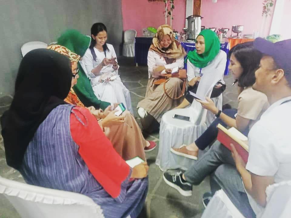 SID_Indonesia's tweet photo. Conducting the focus group discussion to review the WHO Antenatal Care OpenSRP user testing with the midwives.
#OpenSRP #midwife https://t.co/Z7Rpjb5Gyw
